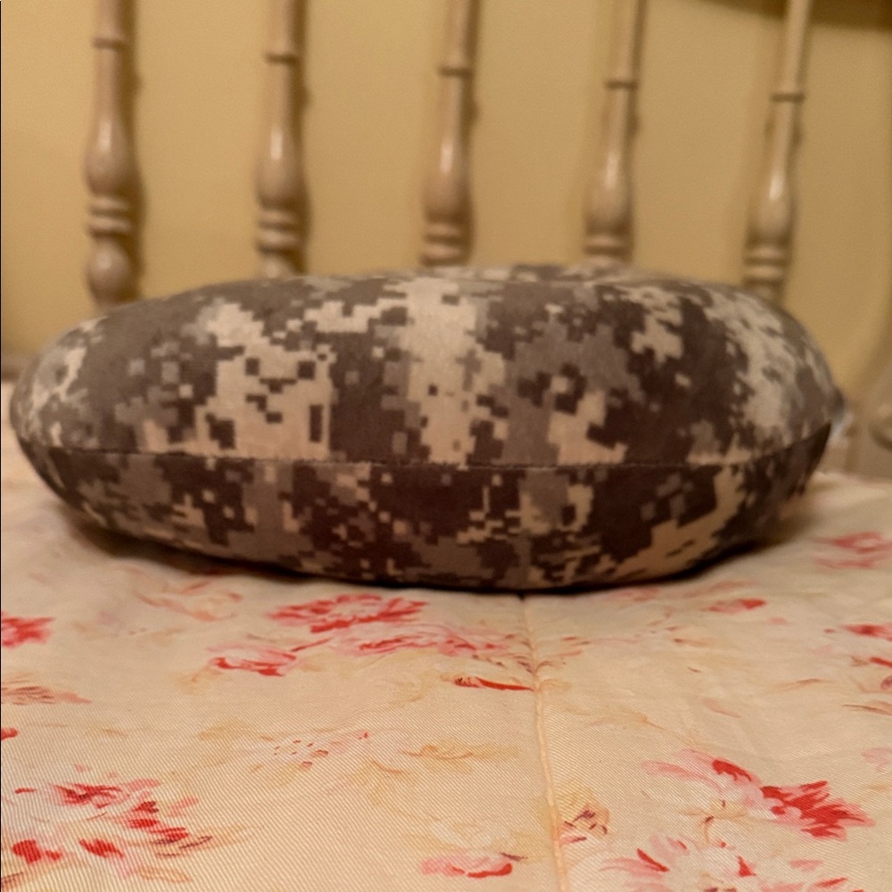 Camouflage Neck Pillow - Picture 3 of 5